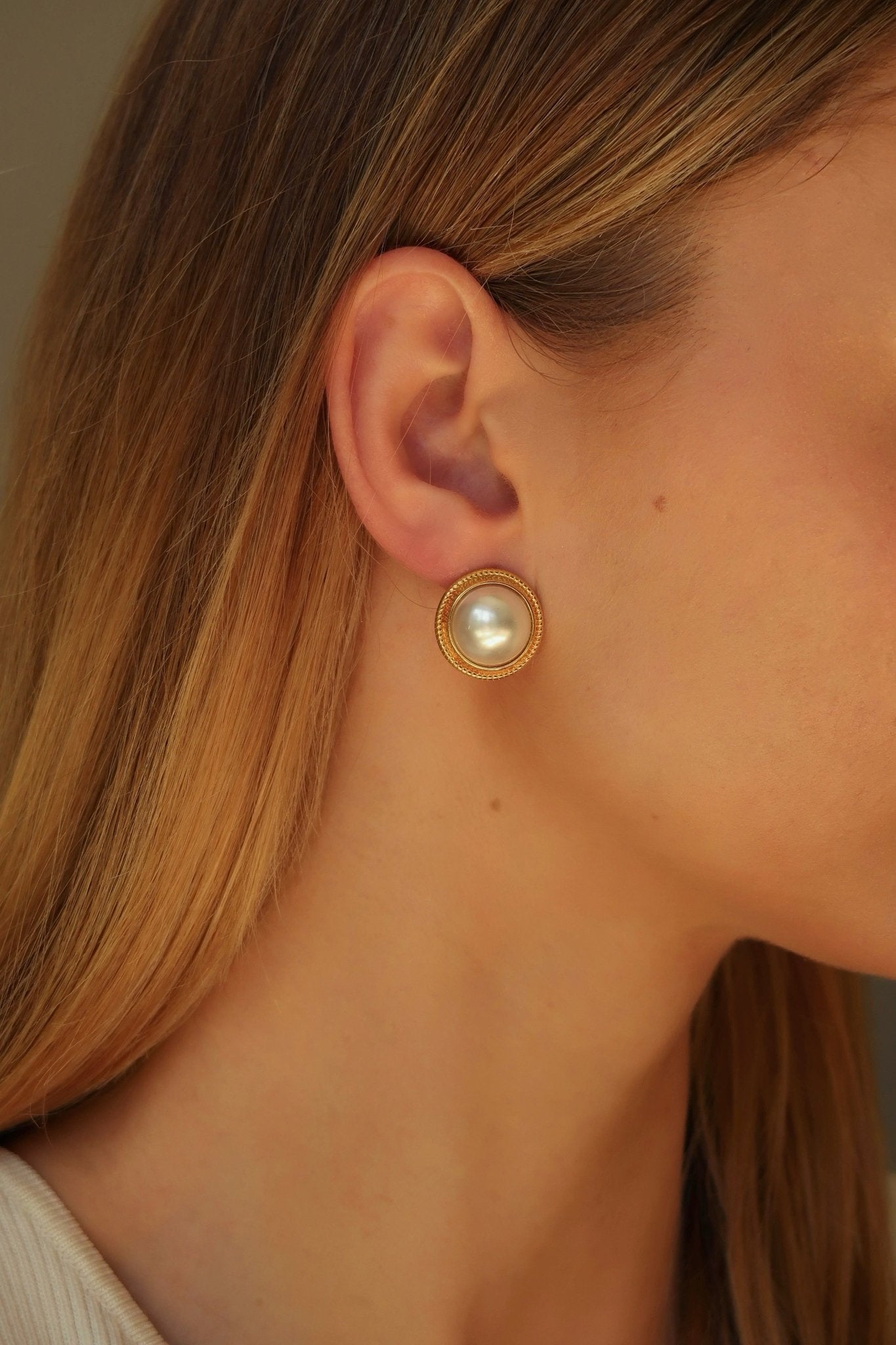 Round Big Pearl Stud Earrings - WSOPHIA