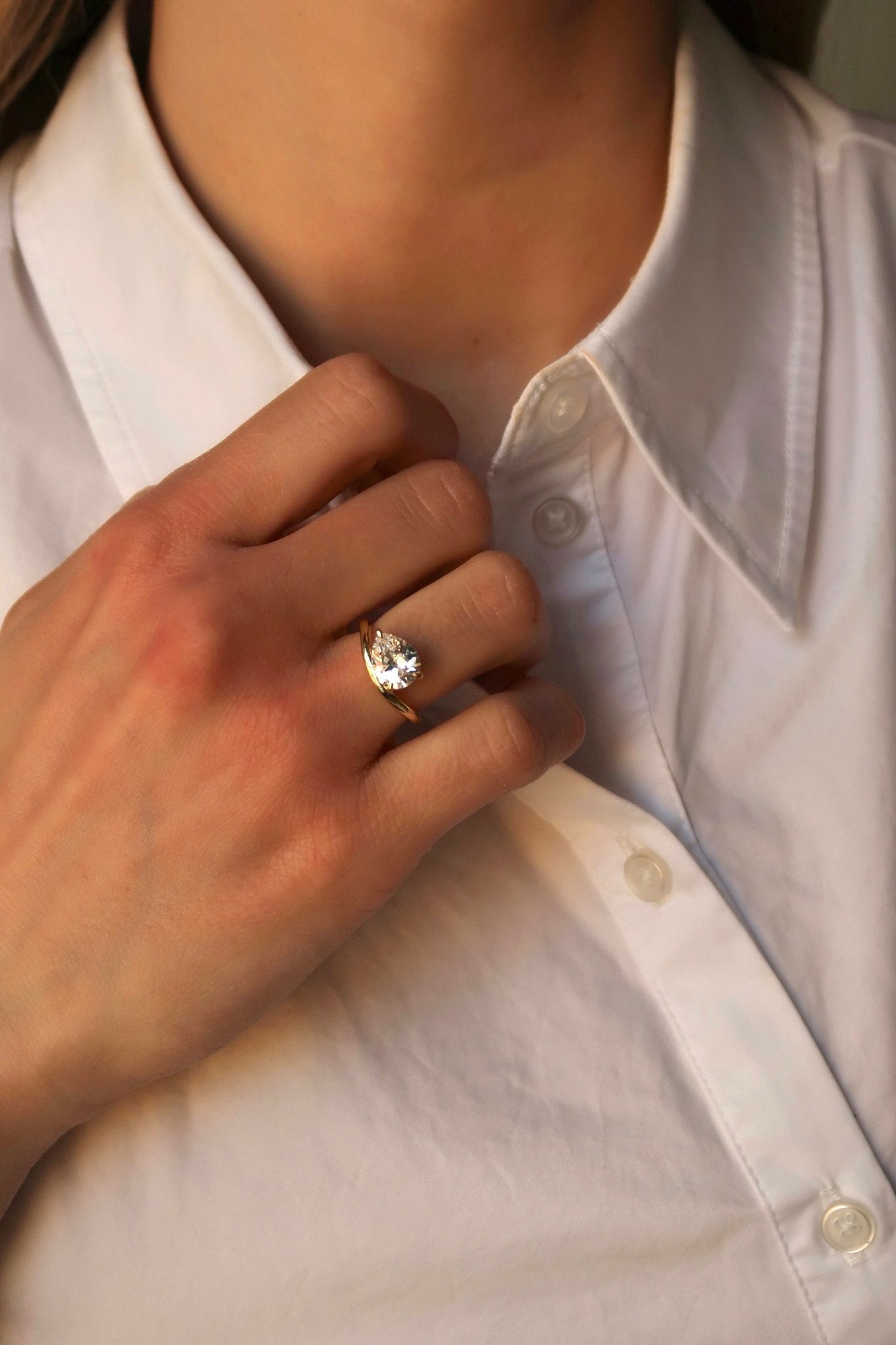 Zirconia Pear Cut Curved Ring - WSOPHIA