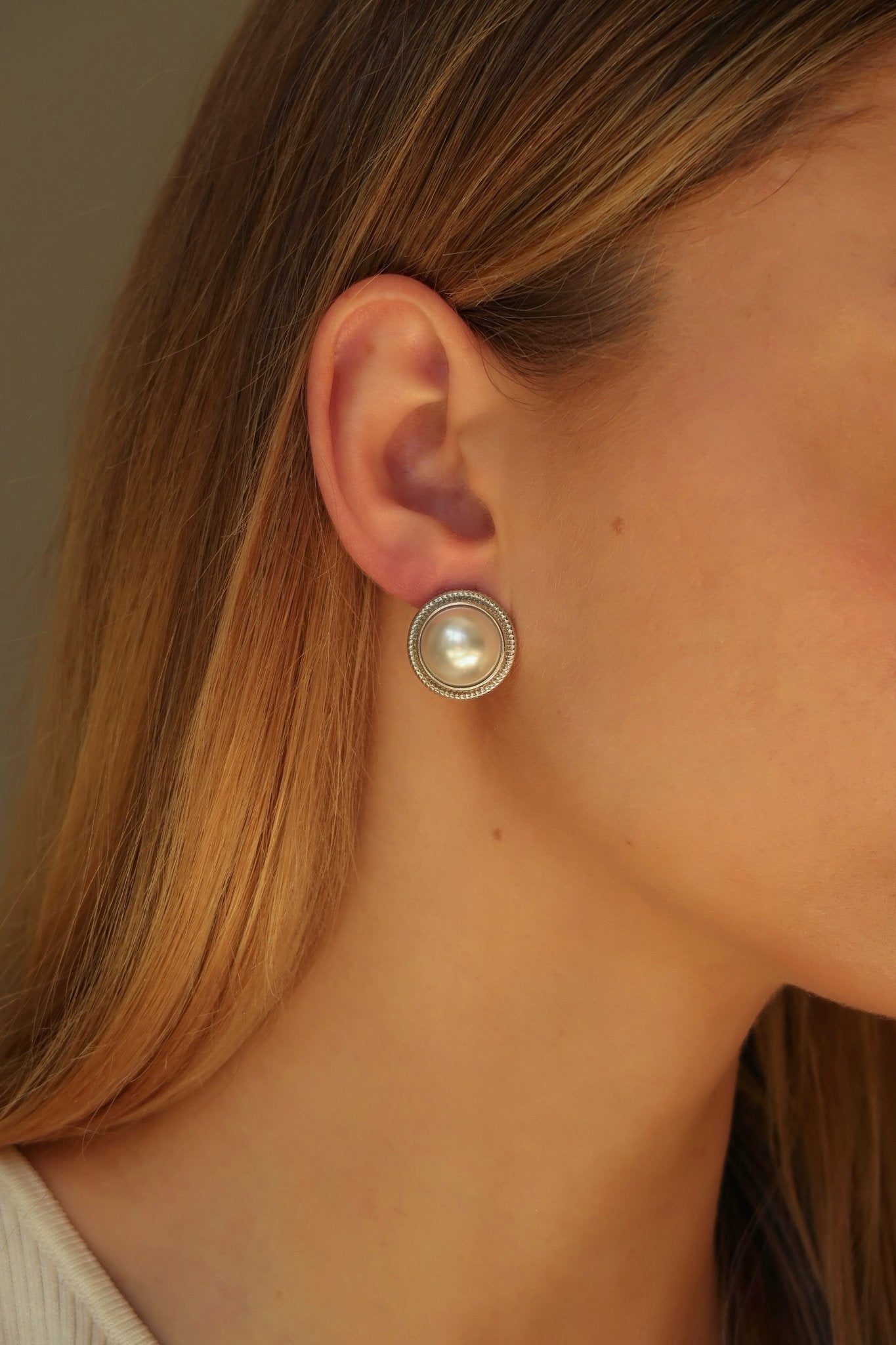 Round Big Pearl Stud Earrings - WSOPHIA