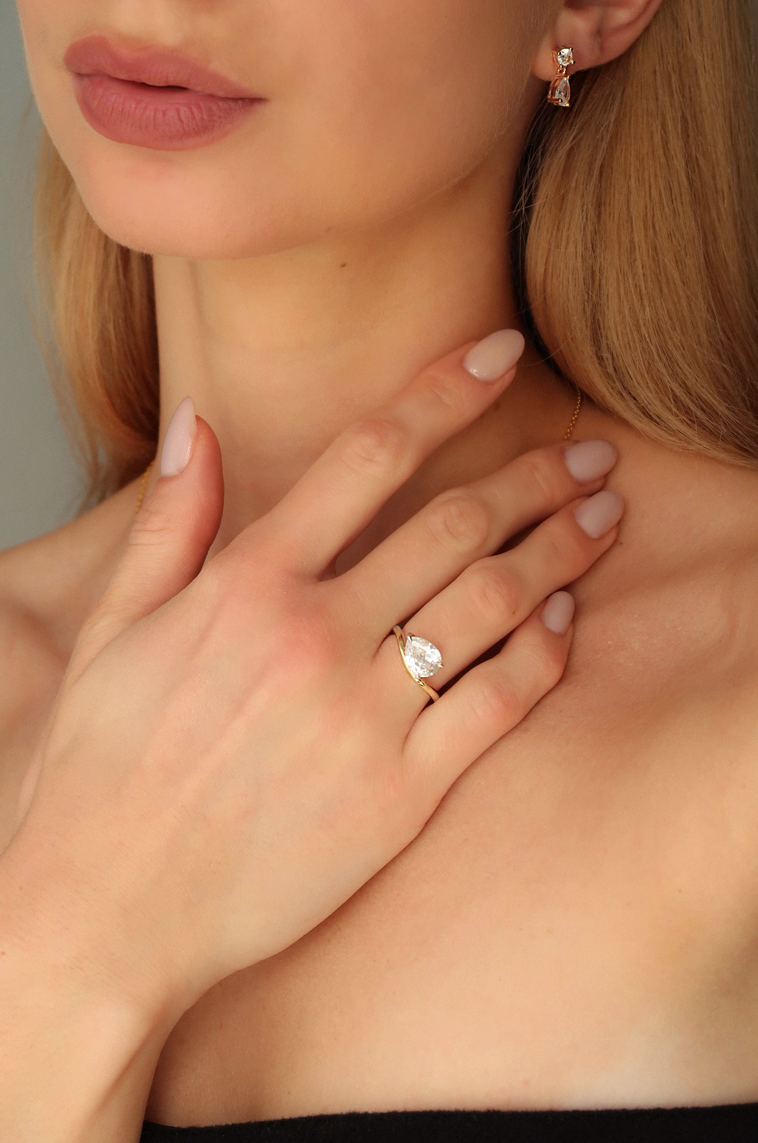 Zirconia Pear Cut Curved Ring