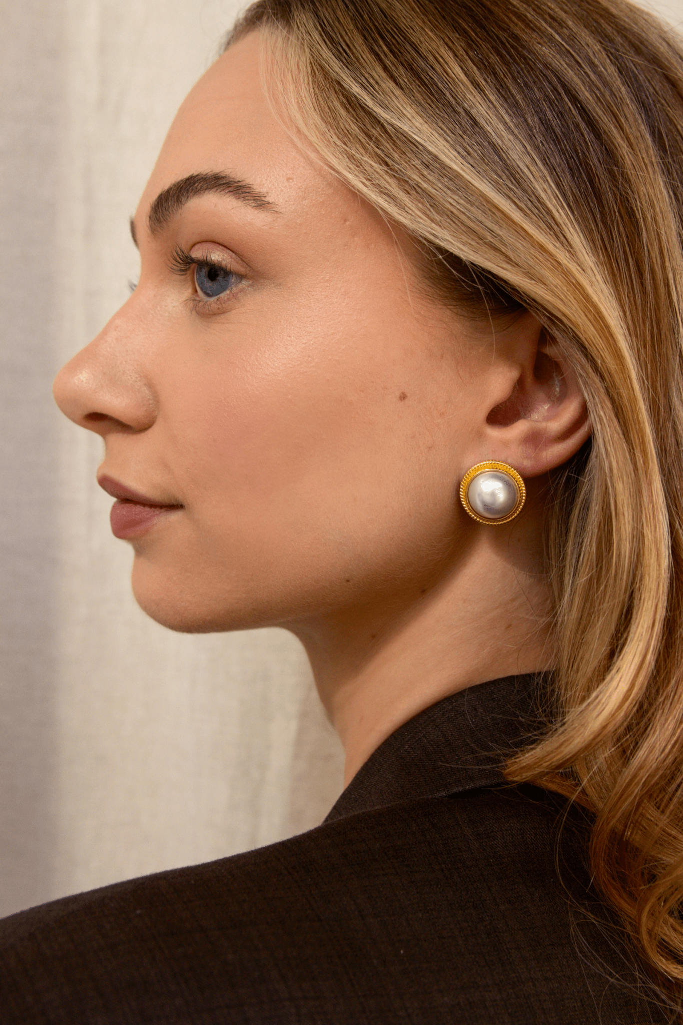 Round Big Pearl Stud Earrings - WSOPHIA