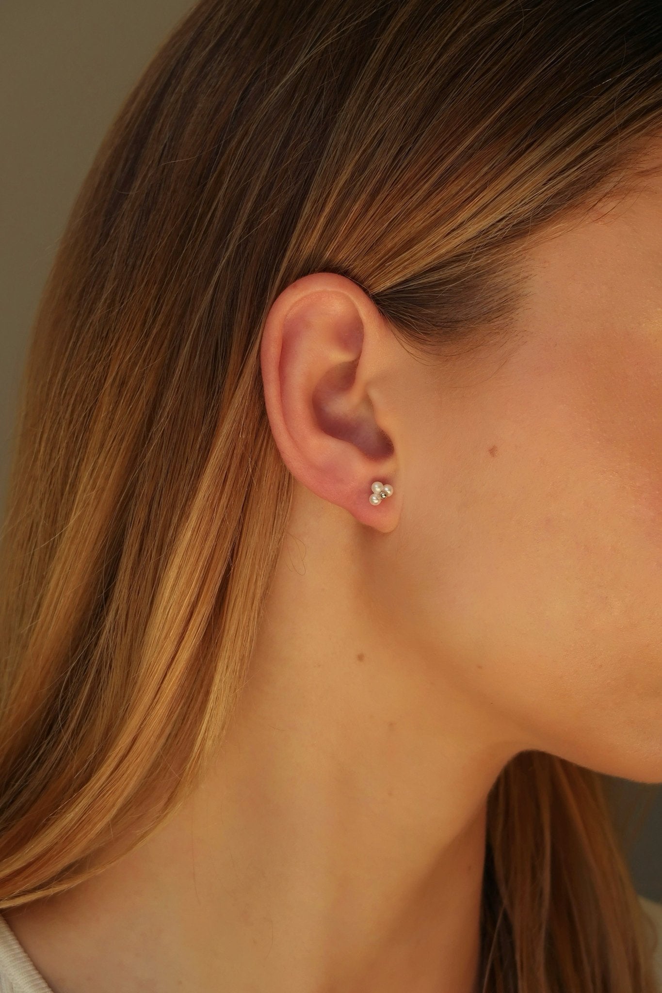 Small Pearl Stud Earrings - WSOPHIA