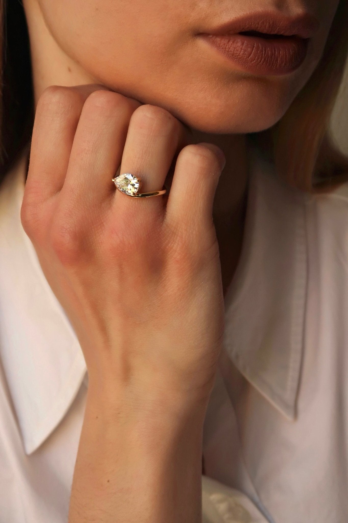 Zirconia Pear Cut Curved Ring - WSOPHIA