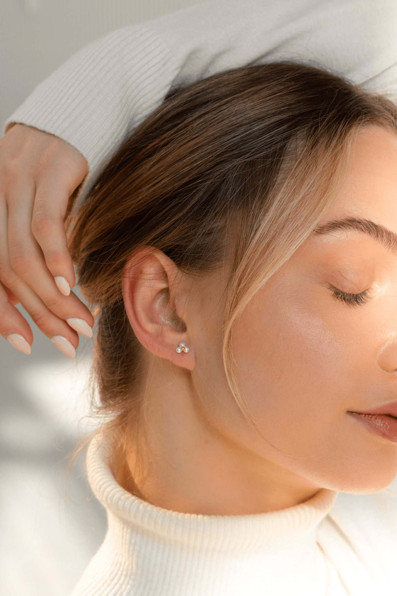 Small Pearl Stud Earrings - WSOPHIA