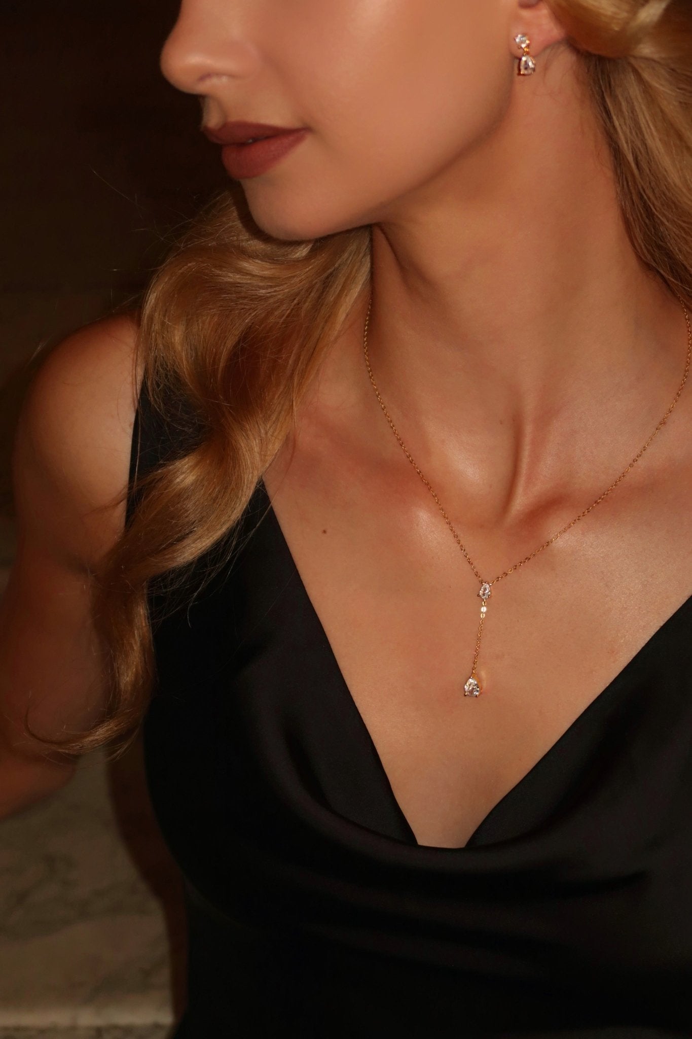 Zirconia Pear Cut Earrings & Necklace Set - WSOPHIA