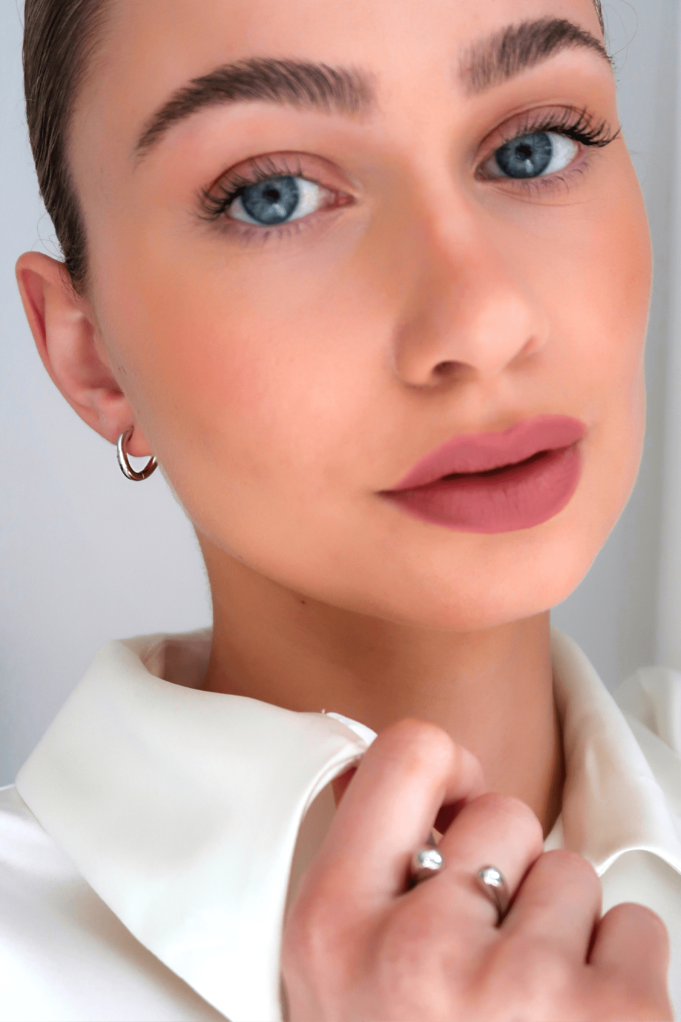 Twisted Small Hoop Earrings - WSOPHIA